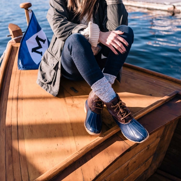 Sperry Shoes - 🤎GUC Sperry Topsider Saltwater Zip Side Rubber/Leather Duck Boots, Navy/Tan, 7